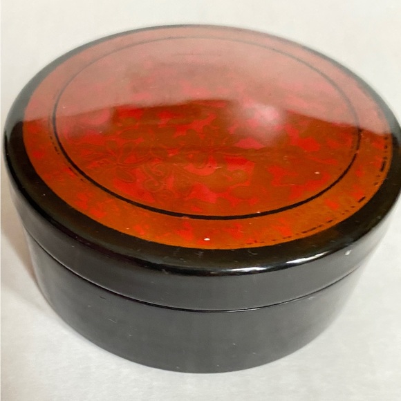 Asian inspired glossy trinket jewelry box with lid - Picture 6 of 9